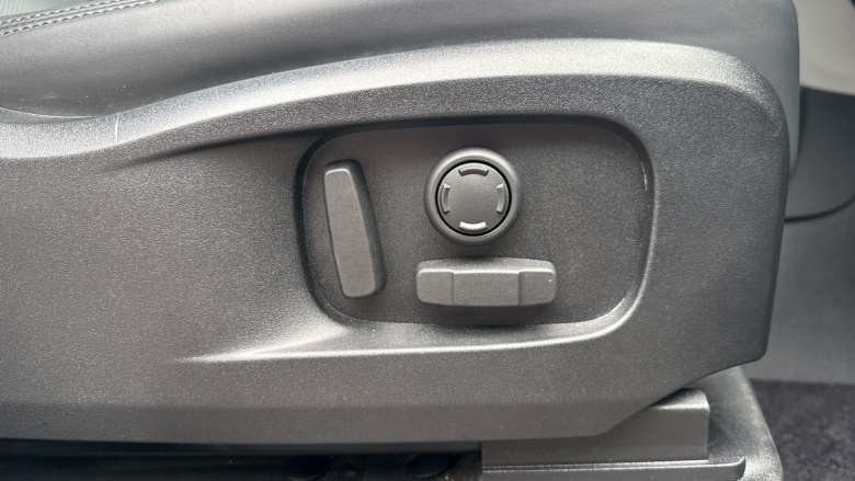 Land Rover Defender 3.0 D250 SE 110 5dr Auto Diesel Estate